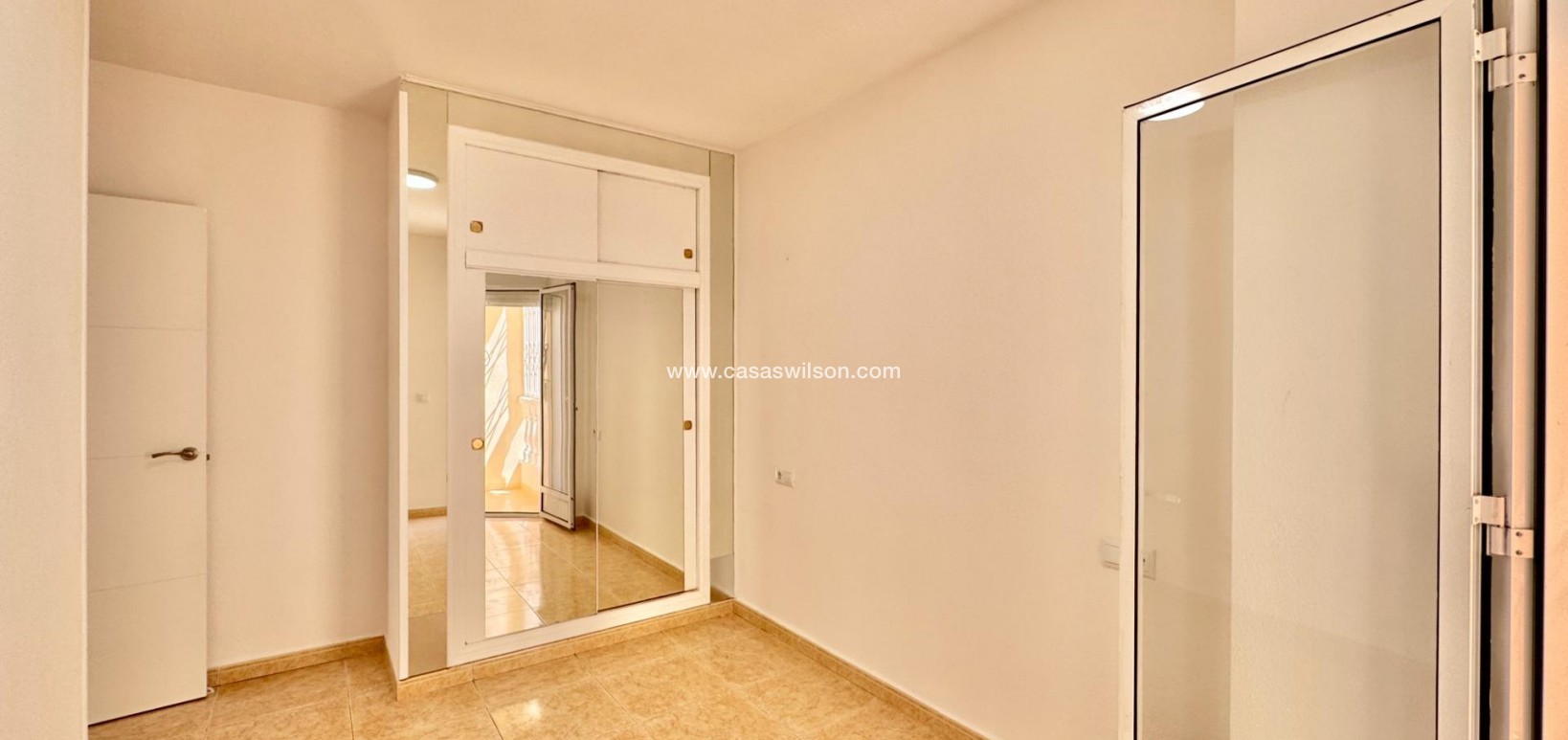 Sale - Apartment - Torrevieja - Centro