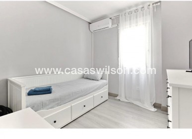 Sale - Apartment - Torrevieja - Centro