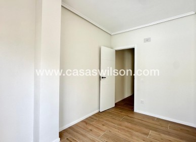 Sale - Apartment - Torrevieja - Centro