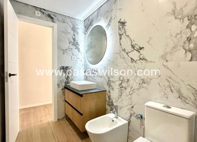 Sale - Apartment - Torrevieja - Centro