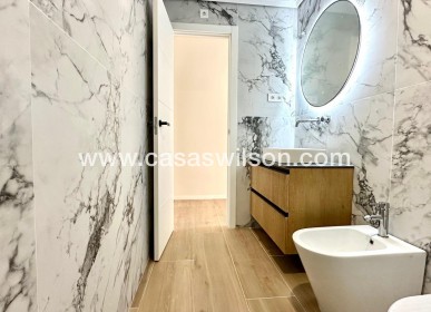 Sale - Apartment - Torrevieja - Centro
