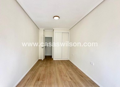 Sale - Apartment - Torrevieja - Centro