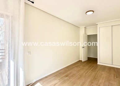 Sale - Apartment - Torrevieja - Centro