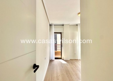 Sale - Apartment - Torrevieja - Centro