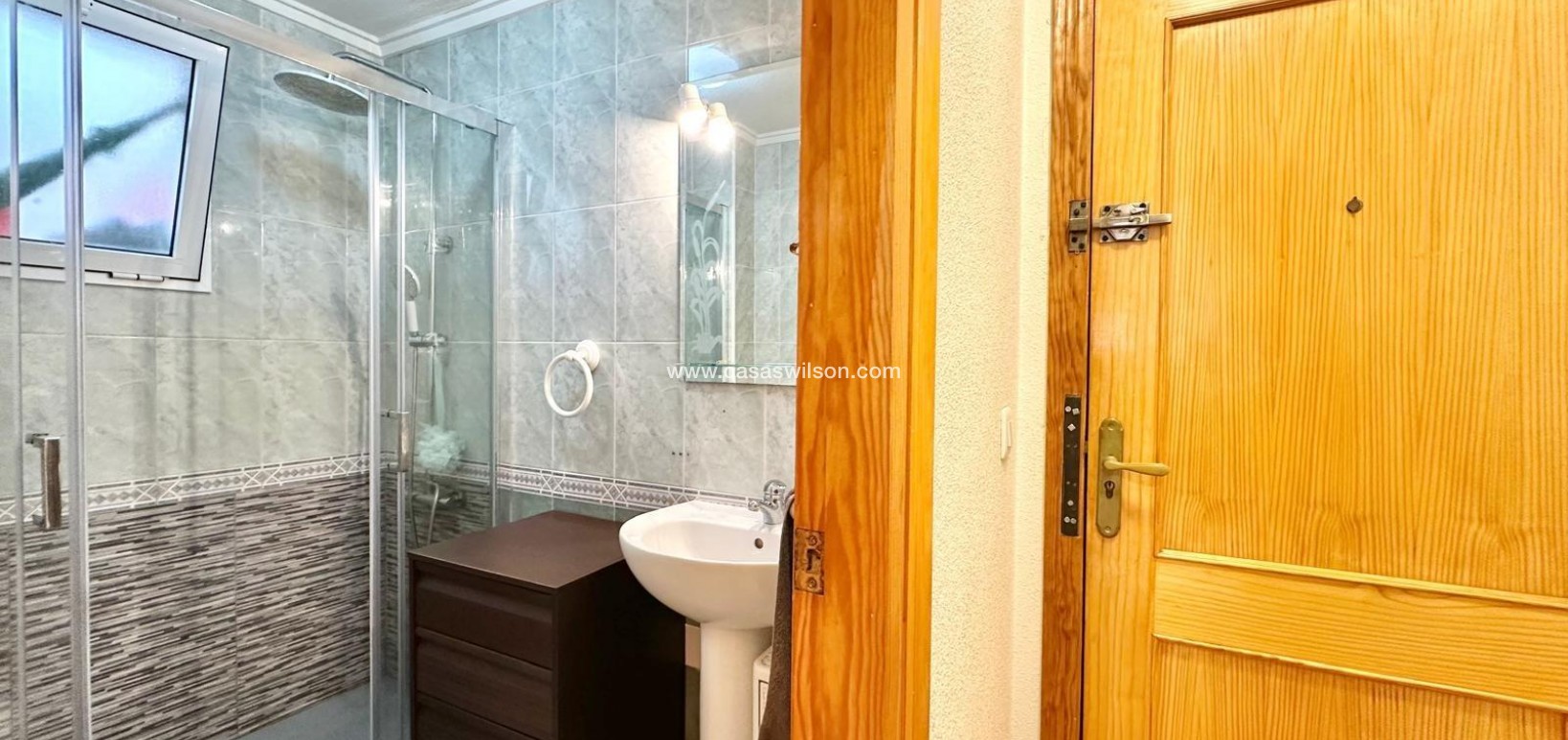 Sale - Apartment - Torrevieja - Centro
