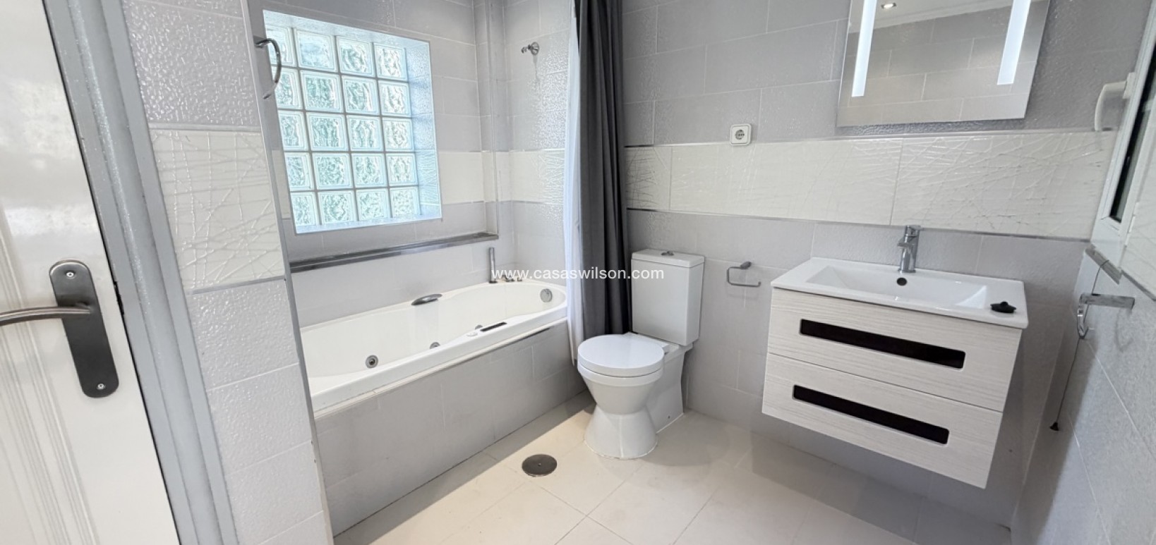 Sale - Villa - Las Ramblas Golf