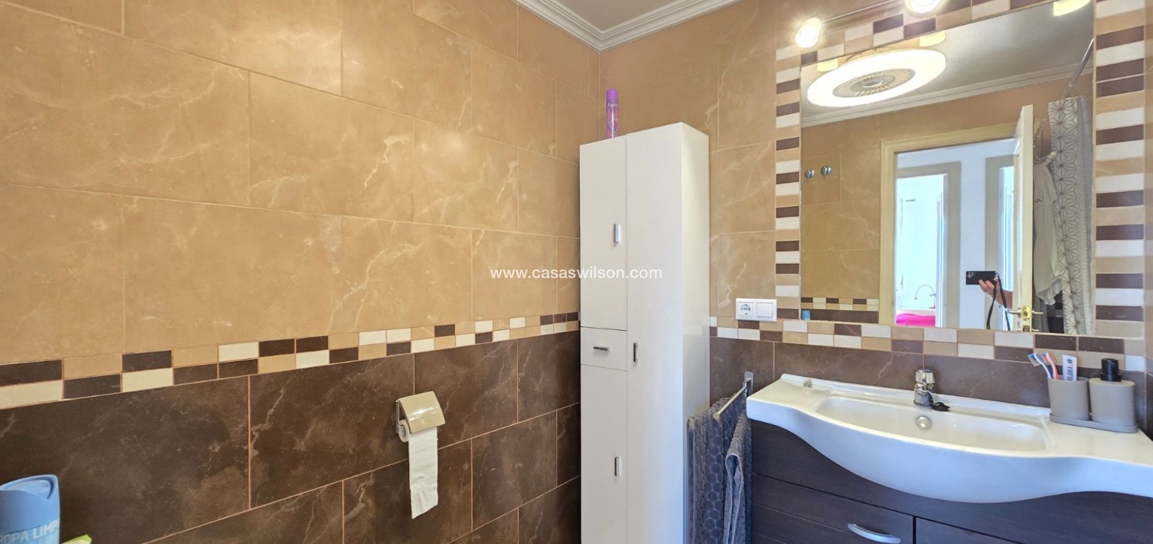 Sale - Apartment / Flat * - Orihuela Costa - Villamartín *