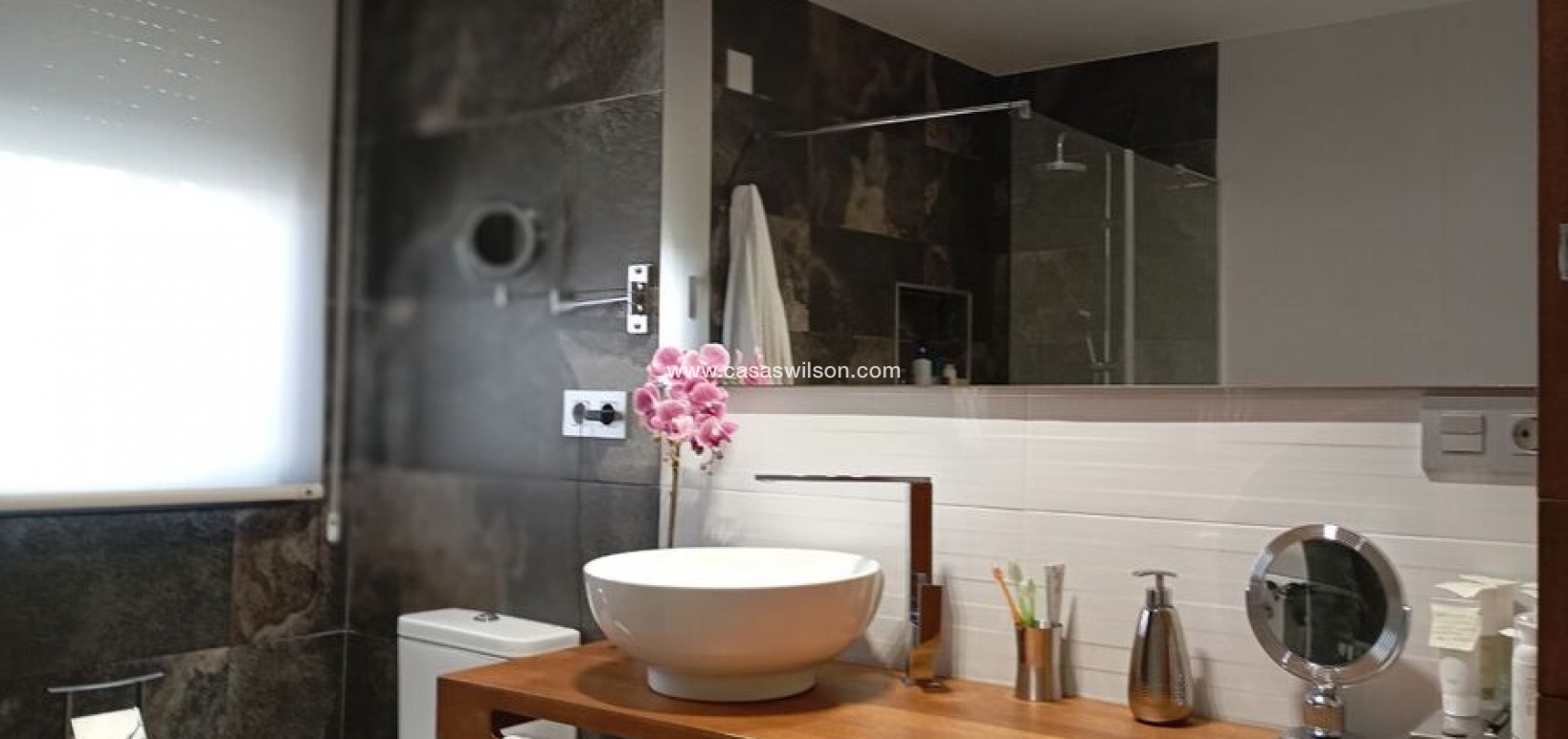 Bestaande bouw - Villa - Daya Nueva