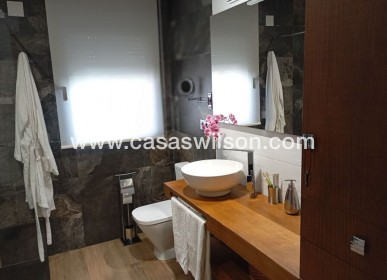 Bestaande bouw - Villa - Daya Nueva