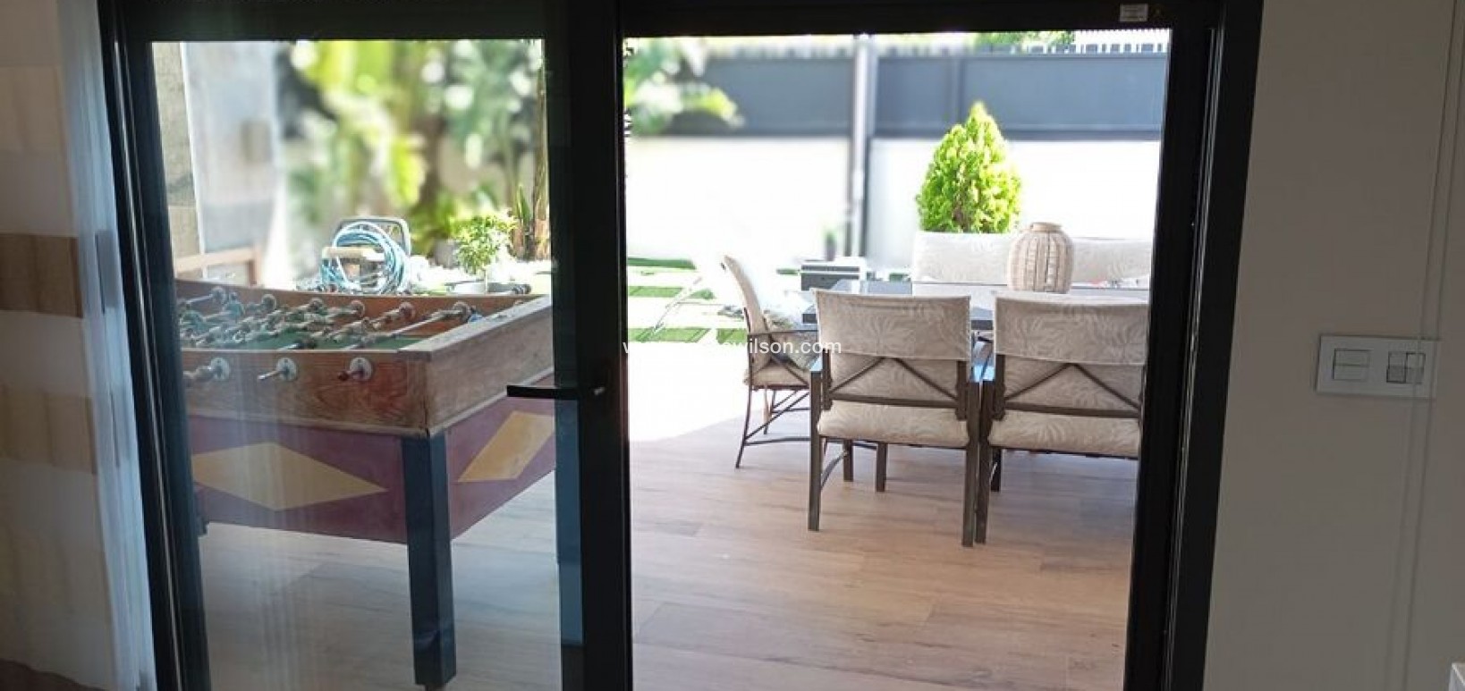 Bestaande bouw - Villa - Daya Nueva