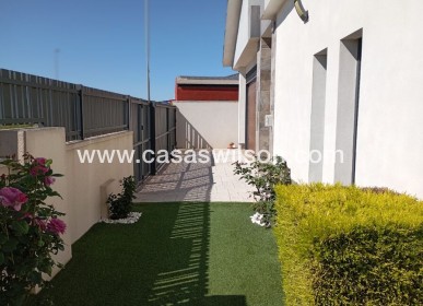 Bestaande bouw - Villa - Daya Nueva