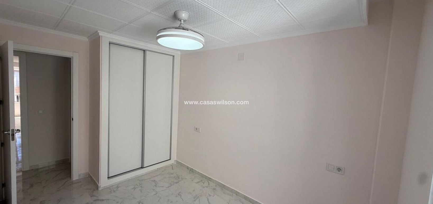 Sale - Apartment - Torrevieja - Playa del Acequion
