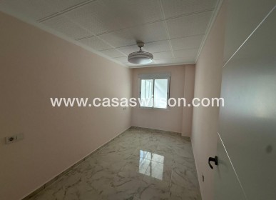 Sale - Apartment - Torrevieja - Playa del Acequion