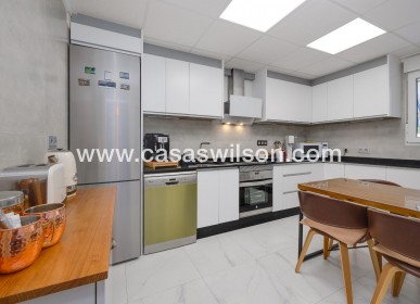 Sale - Townhouse - Torrevieja - Aguas Nuevas