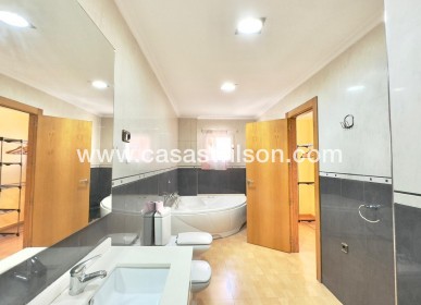 Sale - Apartment - Torrevieja - Centro