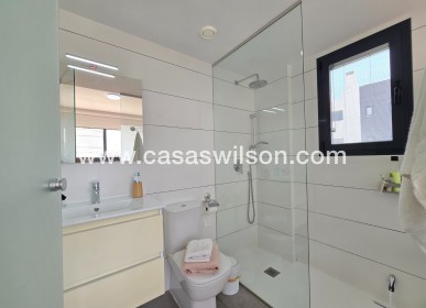 Sale - Apartment / Flat * - Orihuela Costa - Villamartín *