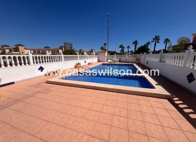 Sale - Villa - El Campo