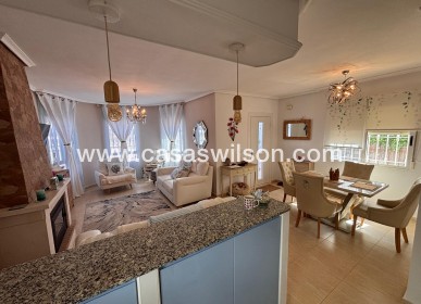 Sale - Villa - El Campo