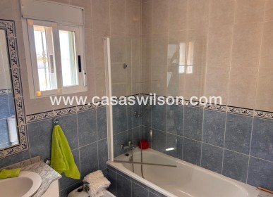 Sale - Villa - El Campo