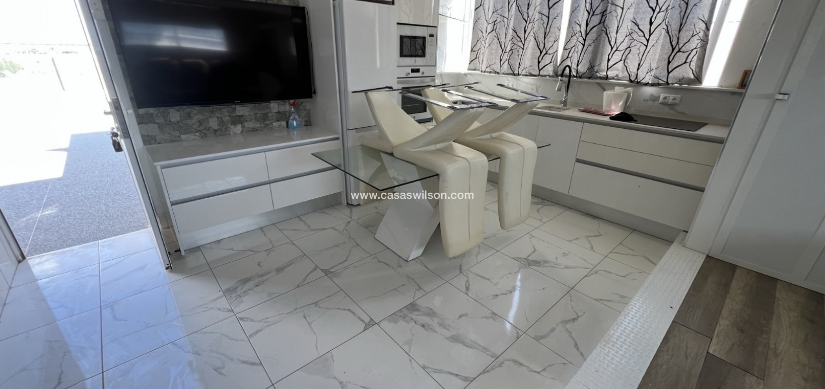 Sale - commercial - Torrevieja - Costa Blanca Sur