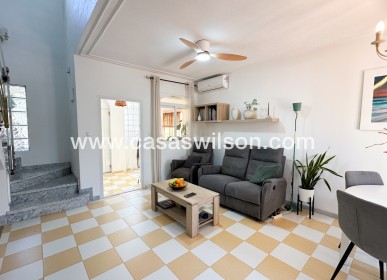 Sale - Villa - Torrevieja - Nueva Torrevieja - Aguas Nuevas
