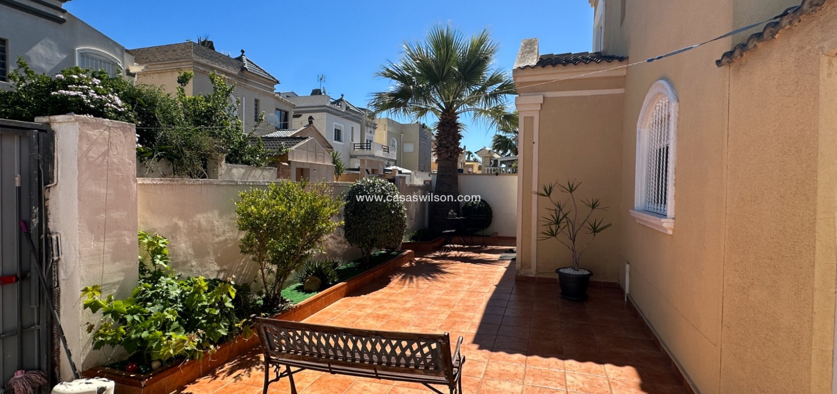 Sale - Villa - Torrevieja - Nueva Torrevieja - Aguas Nuevas