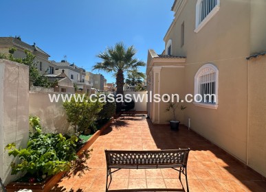 Sale - Villa - Torrevieja - Nueva Torrevieja - Aguas Nuevas