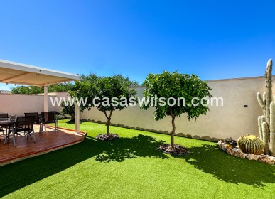 Sale - Villa - Torrevieja - Nueva Torrevieja - Aguas Nuevas
