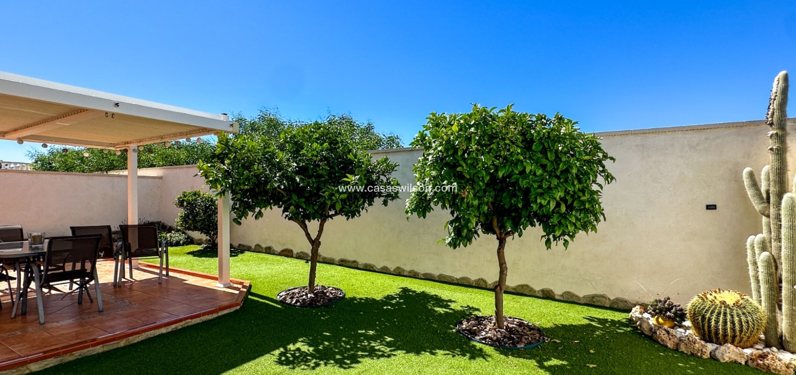 Sale - Villa - Torrevieja - Nueva Torrevieja - Aguas Nuevas