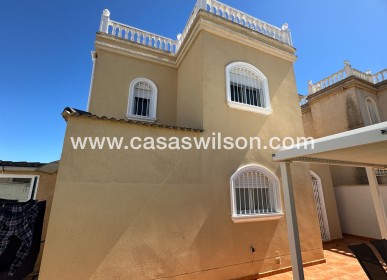 Sale - Villa - Torrevieja - Nueva Torrevieja - Aguas Nuevas