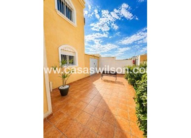 Sale - Villa - Torrevieja - Nueva Torrevieja - Aguas Nuevas