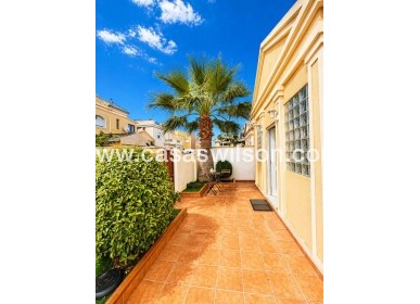 Sale - Villa - Torrevieja - Nueva Torrevieja - Aguas Nuevas