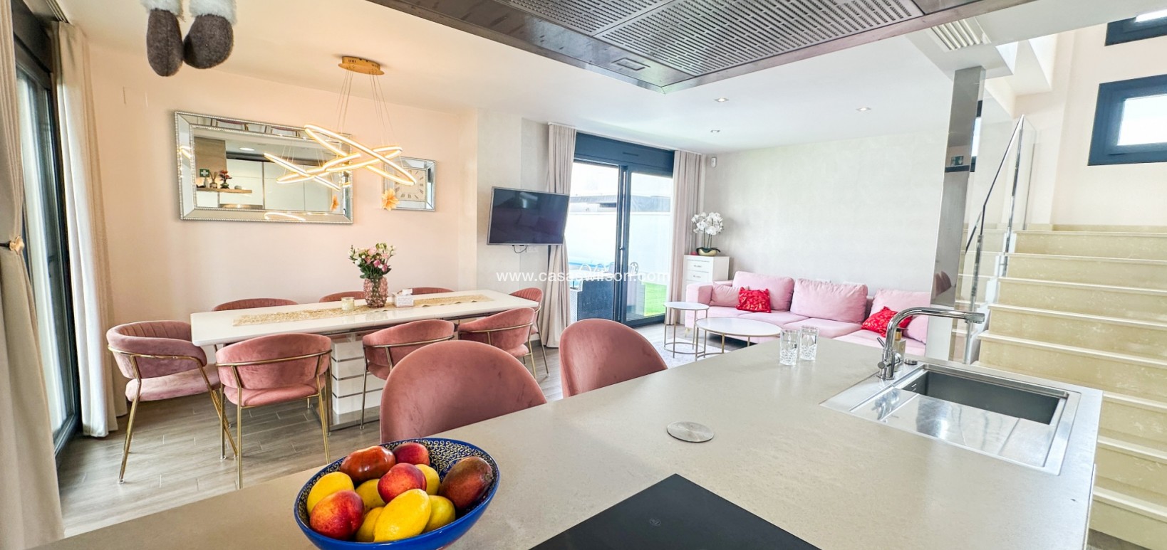 Sale - Villa - Torrevieja - Nueva Torrevieja - Aguas Nuevas
