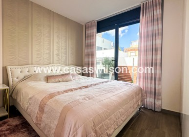 Sale - Villa - Torrevieja - Nueva Torrevieja - Aguas Nuevas