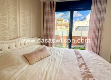Sale - Villa - Torrevieja - Nueva Torrevieja - Aguas Nuevas