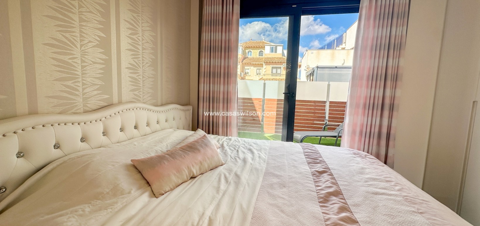 Sale - Villa - Torrevieja - Nueva Torrevieja - Aguas Nuevas