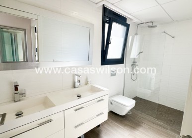 Sale - Villa - Torrevieja - Nueva Torrevieja - Aguas Nuevas