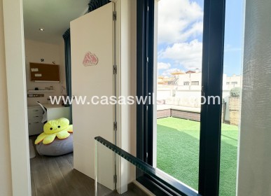 Sale - Villa - Torrevieja - Nueva Torrevieja - Aguas Nuevas