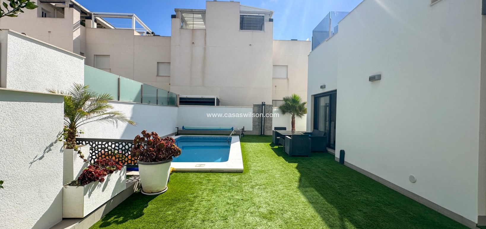Sale - Villa - Torrevieja - Nueva Torrevieja - Aguas Nuevas